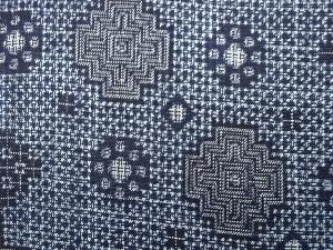 アンティーク　抽象模様織り出し本場正藍泥染大島紬着物(割り込み絣)